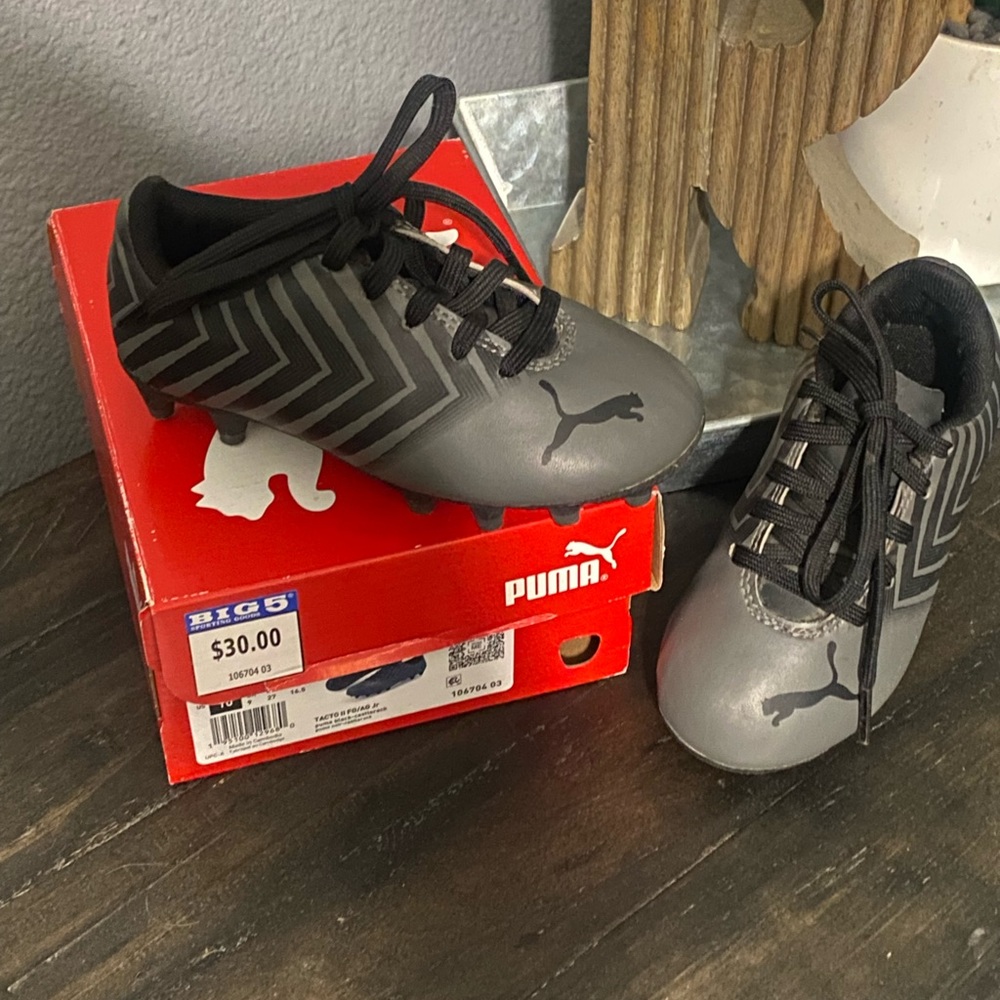 Soccer shoe